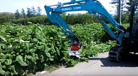 ミニショベル用油圧式草刈り機/集草機のことならお任せください