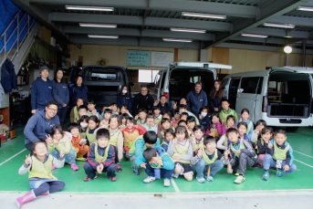 小学生の職場見学！子供たちに車の楽しさを知ってもらおう！