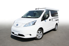 e-NV200にフィアマ製のサイドオーニング取付け